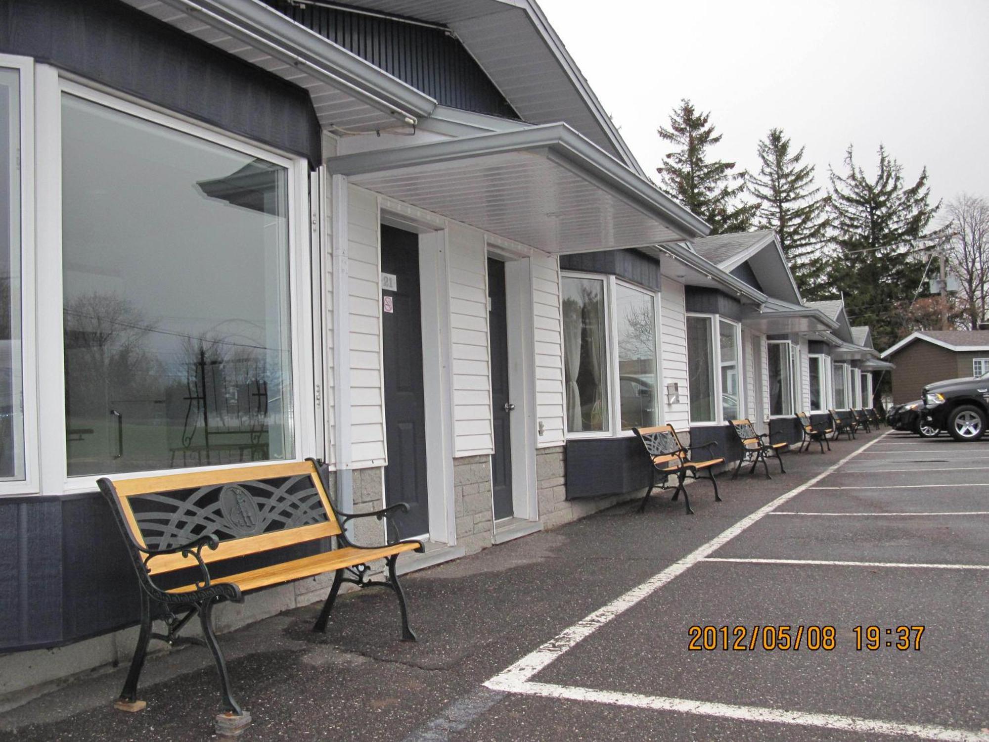Motel Parc Beaumont Inc. Екстериор снимка